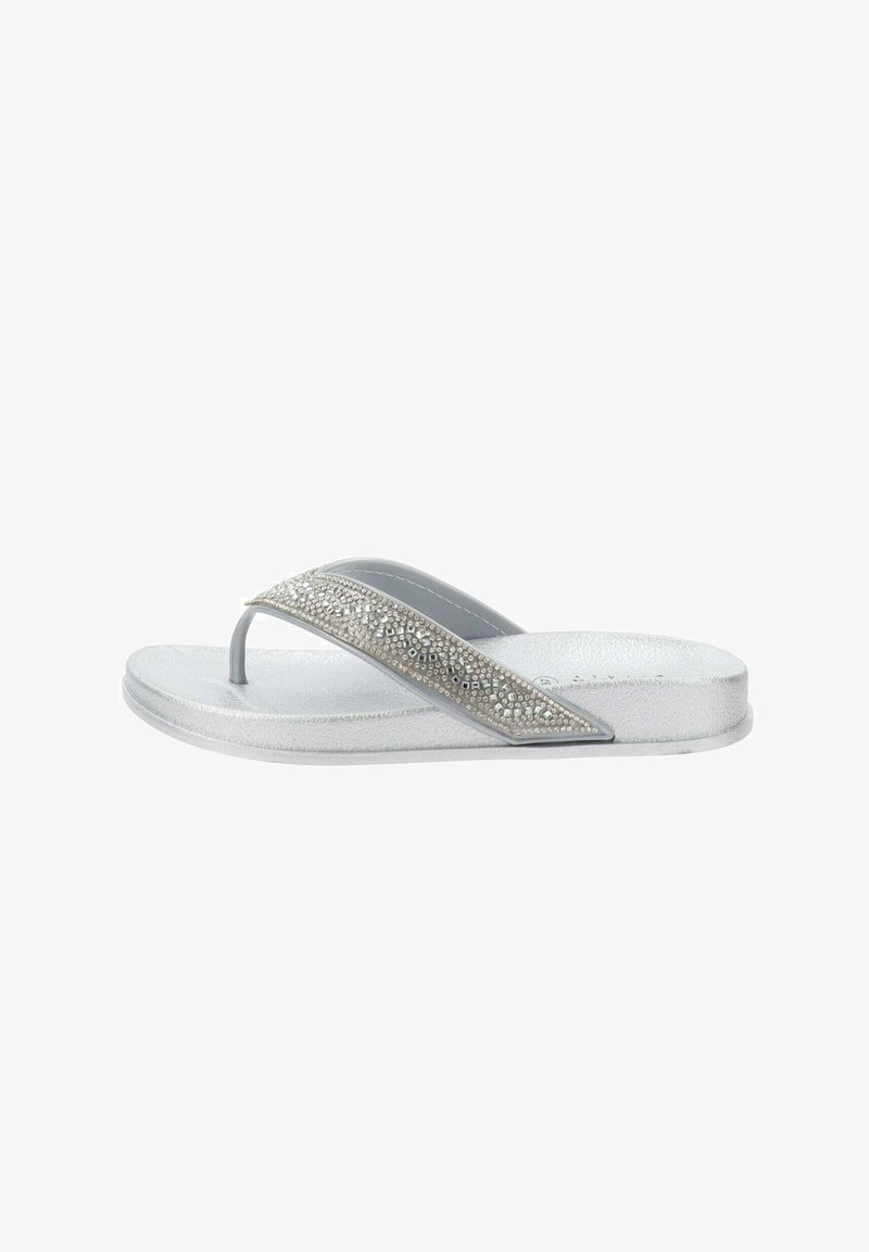Chanclas plateadas con una tira texturizada adornada con pequeños rhinestones, suela plana y un diseño minimalista.