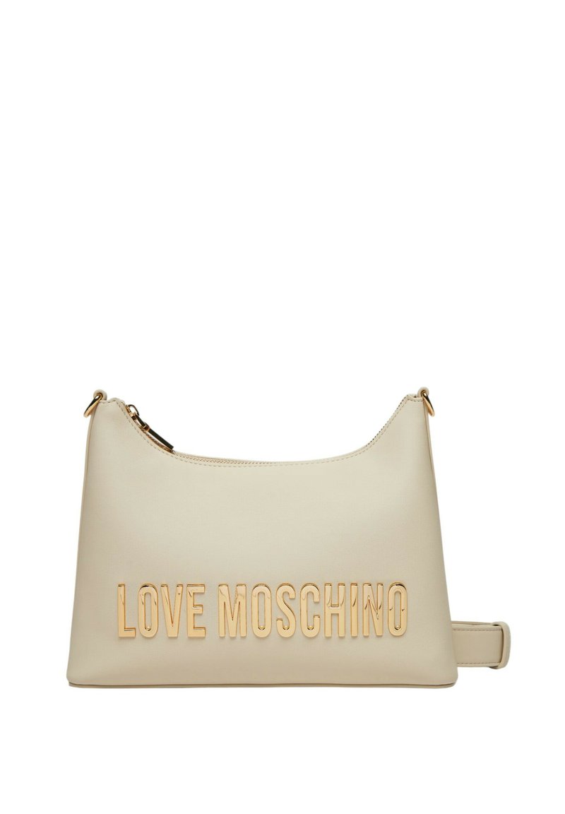 Borsa sintetica beige con una forma arrotondata, caratterizzata dal logo in rilievo "LOVE MOSCHINO" in oro, una chiusura con zip e una tracolla corta.