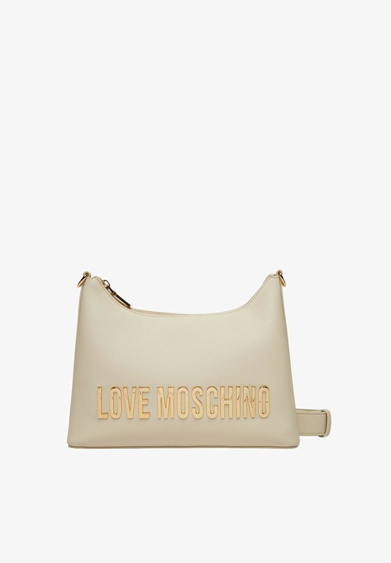 Borsa sintetica beige con una forma arrotondata, caratterizzata dal logo in rilievo "LOVE MOSCHINO" in oro, una chiusura con zip e una tracolla corta.