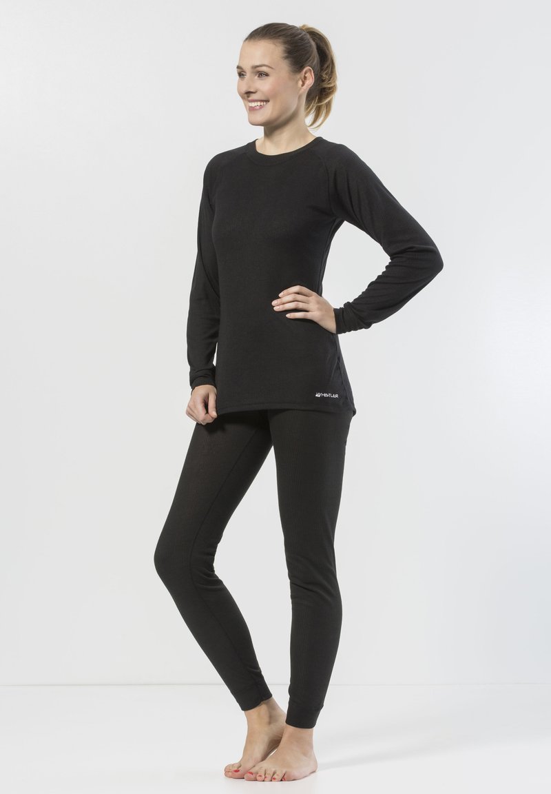 Svart långärmad topp och figurnära leggings i strukturerad tyg, med rund halsringning och ribbdesign. Båda plaggen är ensfärgade utan mönster.
