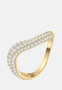 Anello in oro con un design curvo, adornato con una fila di piccole gemme trasparenti. Superficie lucida con una finitura lucidata e una texture liscia.