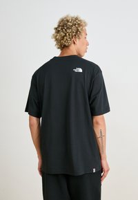 The North Face AXYS TEE - Trükipildiga T-särk - black