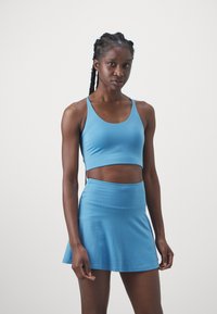 Girlfriend Collective FLOAT CLEO HALTER BRA - Sportski grudnjak s blagom potporom - surf