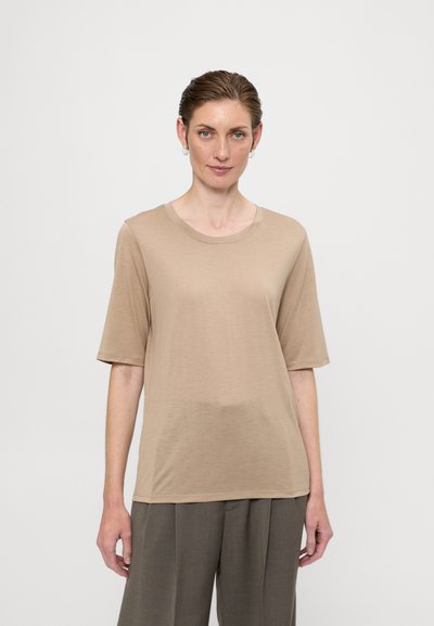 Filippa K ELENA TEE - T-shirt con stampa - sandstone