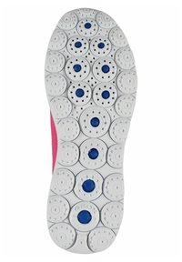 Semelle de sneaker rose en caoutchouc avec des motifs circulaires et des accents bleus. Équipée de trous de drainage pour la respirabilité, offrant une adhérence.
