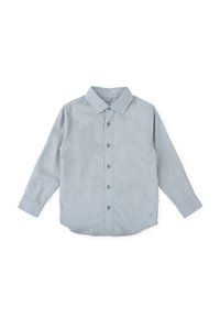 Camisa de botón azul claro con manga larga, cuello y dobladillo curvado. Hecha de una tela suave con una sutil textura y botones a juego.