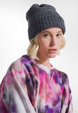 Deha, Huer - black