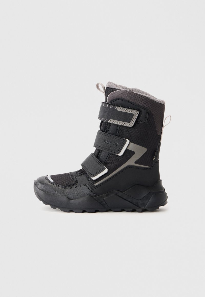 Mustad musta talvejalatsiga tekstuuriga kangast ülemine osa, kummist põhi, kolm Velcro rihma ja pehmendatud krae, millel on silmapaistev hõbedane aktsent.