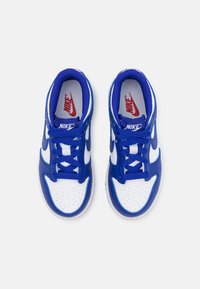 Nike Sportswear DUNK LOW - Trainers - white/concord/university red