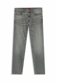 Grå denim jeans med lige ben, der har subtil slidtage, fem lommer og et rødt mærkelabel på taljen.