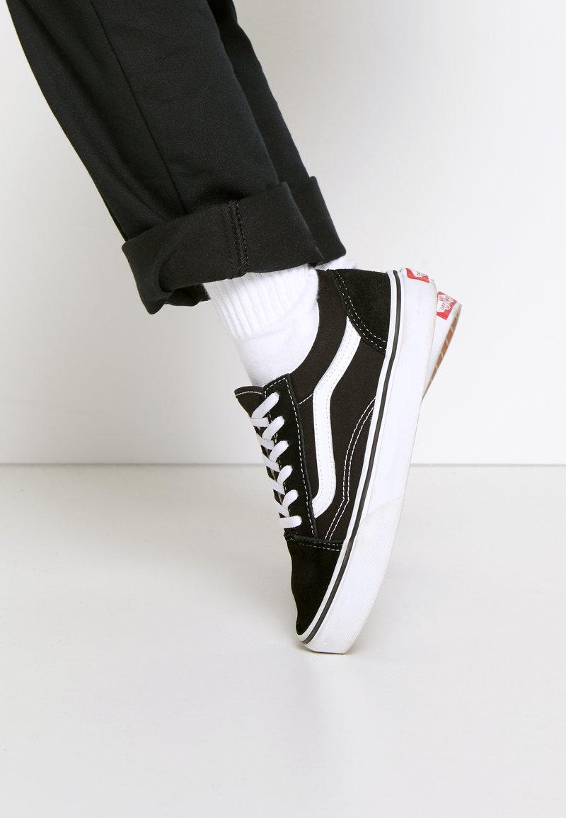 Vans - OLD SKOOL - Sneakers - black/true white, Forstør