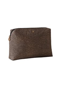 Kosmetiktasche aus gemustertem schwarz-beigem Material mit einem Reißverschluss. Verfügt über eine glatte Textur und dezente Hardware-Akzente. Rechteckige Form.