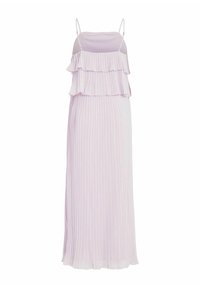 Robe maxi plissée lilas clair avec bretelles spaghetti et trois couches froncées au niveau du corsage, présentant une texture lisse et fluide.