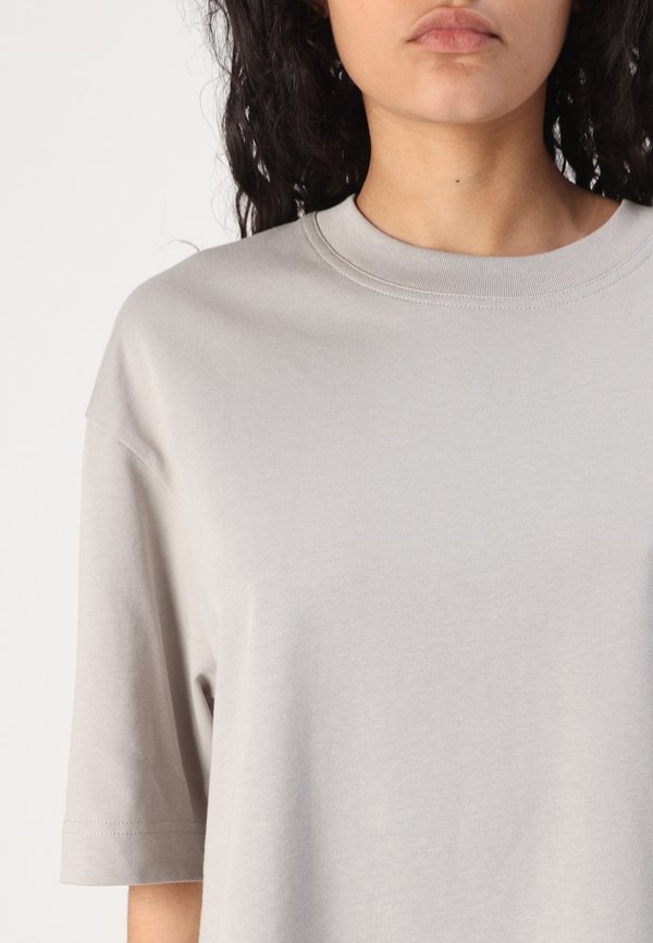 BASIC BOXY TEE - Basic T-shirt - drizzle2