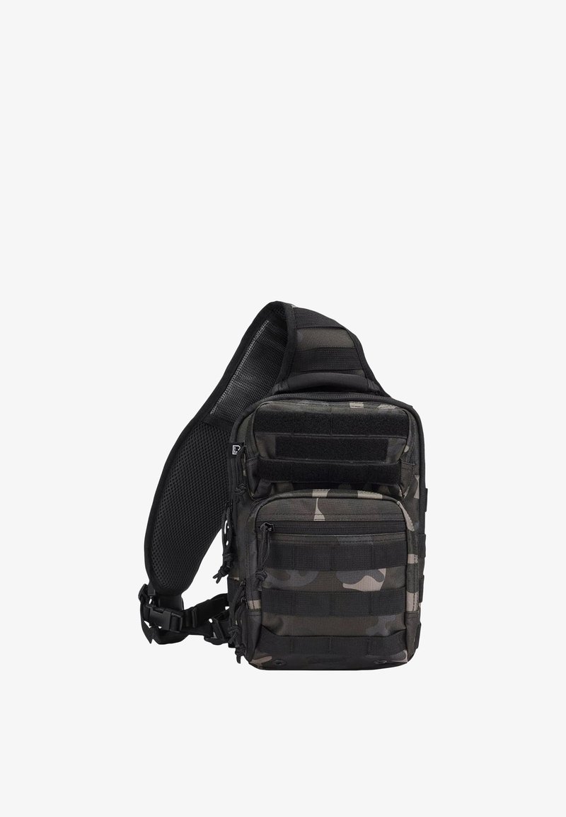 Kompakte schwarze und graue Camouflage-Taktik-Slingtasche mit mehreren Reißverschlussfächern und verstellbarem, gepolstertem Schultergurt.