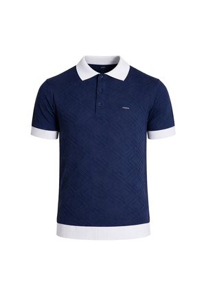 Tmavomodrá polokošeľa s krátkym rukávom, bielym golierom, manžetami a lemom, tromi gombíkmi a jemným geometrickým vzorom po celej tkanine.