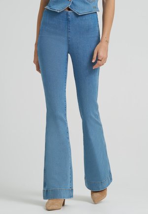 Wrangler NOVELTY - Alt laienevad teksad - blue