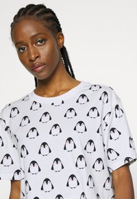Monki T-shirt estampada - white