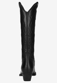 Zwarte leren cowboylaars met verhoogde stikpatronen en een puntige bovenkant, voorzien van een korte hak en een gladde textuur.