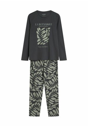 Czarna bluzka z długim rękawem z zielonym wzorem liści i napisem, w zestawie z pasującymi spodniami o podobnym wzorze liści w ciemnozielonym i jasnoniebieskim kolorze.