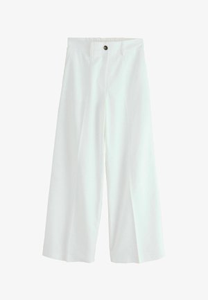 Biele široké zúžené nohavice s vysokým pásom, zapínaním na predné gombíky a hladkou textúrou látky.