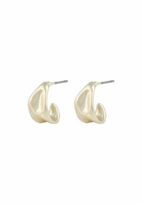 Pärlliknande krämfärgade korta hoops med silverfästen, visade framifrån mot en vit bakgrund.