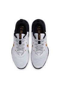 Nike Performance AIR MAX ALPHA TRAINER 5 - Sapatilha de treino - white/gold/black