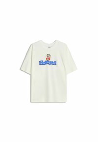 T-shirt à manches courtes blanche avec le personnage de dessin animé Shinchan au-dessus de blocs bleus épelant "Shinchan" sur le devant.