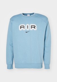 Ljusblå sweatshirt med rundad halsringning, långa ärmar och ribbade muddar. Har ett svart och vitt grafiskt tryck med texten "AIR" samt Nike-logotyp. Mjukt tyg.