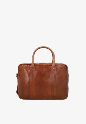 Bruine leren aktetas met twee handvatten, verticale riemdetails en een rits aan de zijkant, tegen een witte achtergrond.