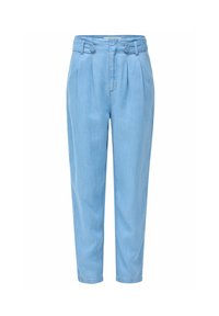 Pantalones de mezclilla azul claro con una cintura alta, pliegues y dos hebillas laterales. Diseño de pierna ajustada y textura suave.