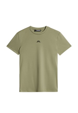 Olivgrön t-shirt med kort ärm gjord av slät tyg; har en liten svart logotyp på bröstet och rundad halsringning.