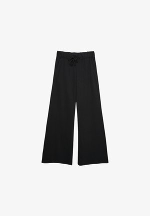 Černé kalhoty s širokými nohavicemi vyrobené z měkké tkaniny, s elastickým pasem a šňůrkou na stažení a bočními kapsami. Hladká textura po celé délce.