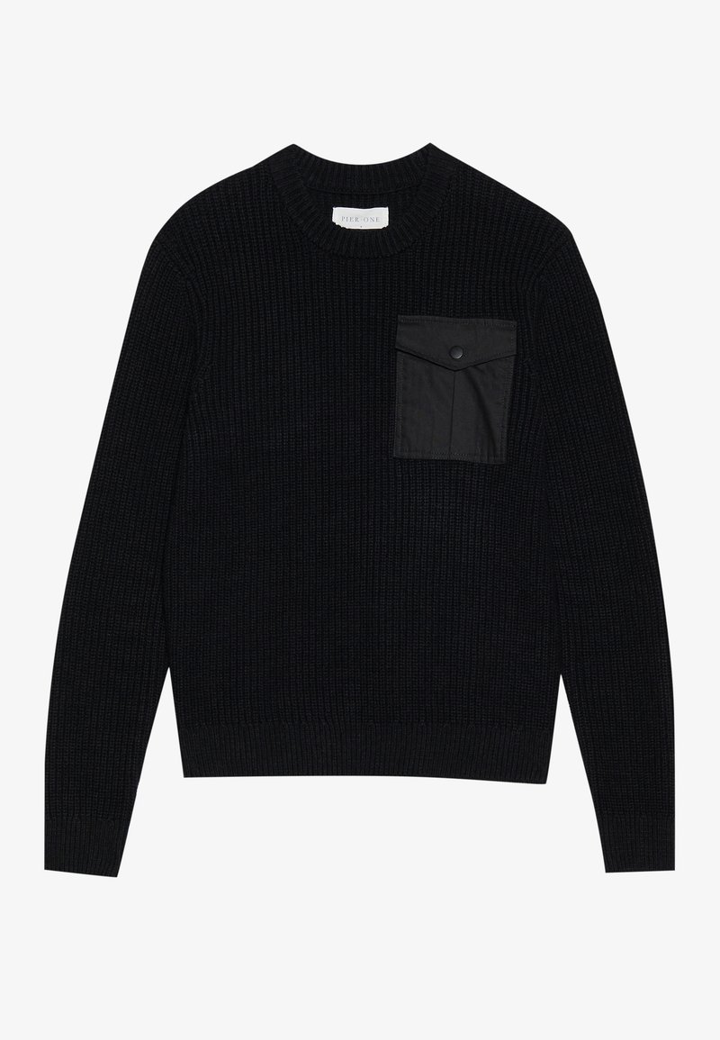 Maglione nero a coste con scollatura rotonda e maniche lunghe. Presenta un tessuto textured e una tasca frontale con bottone a pressione.