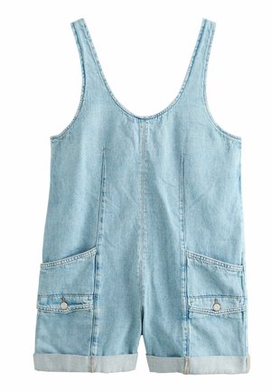 Denim kombinezon svijetlo plave boje, s okruglim izrezom, podesivim naramenicama, dva bočna džepa i uvrnutim rubovima. Glatka tekstura, ležeran dizajn.