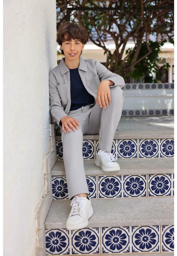 REGULAR FIT - Strickjacke - nebel