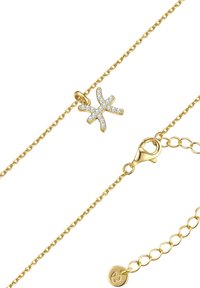 Zelta ķēdes kaklarota ar dekoratīvu zvaigžņu zivi, kas rotāta ar mirdzošiem caurspīdīgiem kristāliem, un drošu omādo āķi.