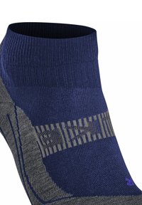 Calzino alla caviglia in blu navy e grigio, con bordo a coste, motivi testurizzati e tallone rinforzato per una maggiore durata.