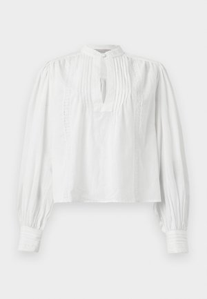 Blouse blanche à manches longues avec détails de plis pincés et dentelle, col montant, encolure en goutte d'eau, et poignets froncés ornés de bordure en dentelle.