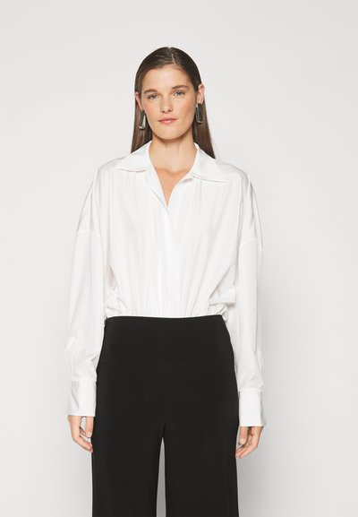Norma Kamali SUPER OVERSIZED BOYFRIEND SHIRT BODYSUIT - Μπλούζα - snow white