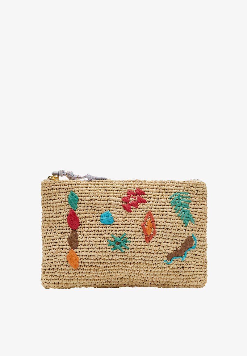 Spleciona kopertówka ze słomy z kolorowymi haftowanymi wzorami, w odcieniach czerwieni, zieleni i brązów, z zamkiem błyskawicznym i ozdobnym uchwytem.