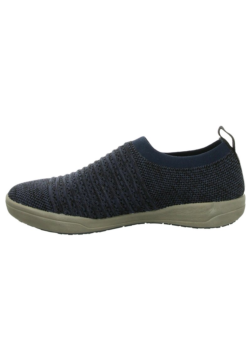Strukturierter dunkelblauer Slip-On-Schuh mit einem gestrickten Obermaterial, beiger Gummisohle und einer Ziehschlaufe an der Ferse für einfaches An- und Ausziehen.