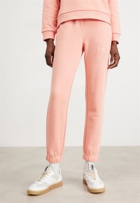 GANT TONAL SHIELD - Treniņtērpa apakšdaļas - peachy pink