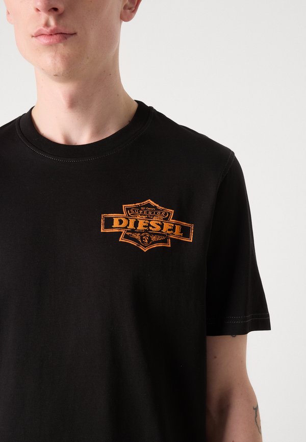 JUST - Print T-shirt3