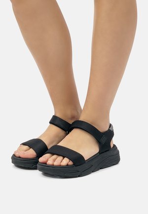TSUNAMI - Sandalen met plateauzool - black
