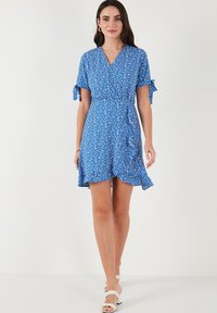 LELA FLORAL V NECK RUFFLE DETAIL MINI  - Dnevna haljina - baby blue