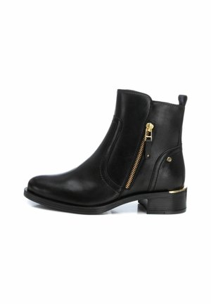- Ankle boot
