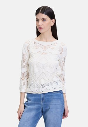 MIT RUNDHALSAUSSCHNITT - Maglione - pearled ivory