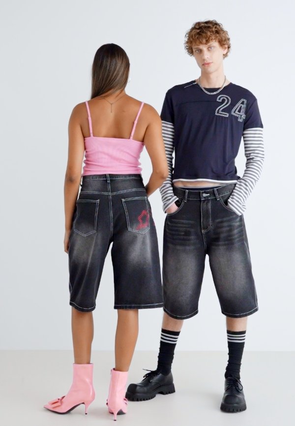 WASHED JUMBO JORTS UNISEX - Denim shorts2