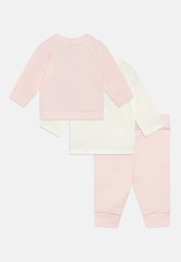 BOSS Kidswear BABY TRACK SUIT SET - Cadeau de naissance - pink  pale